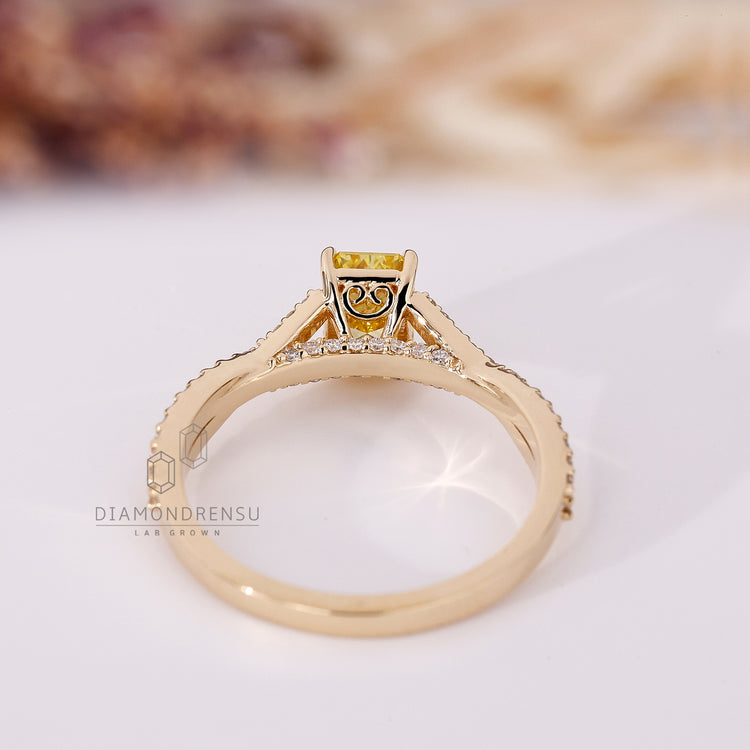 Lab Grown Diamond in yellow gold diamond ring.
