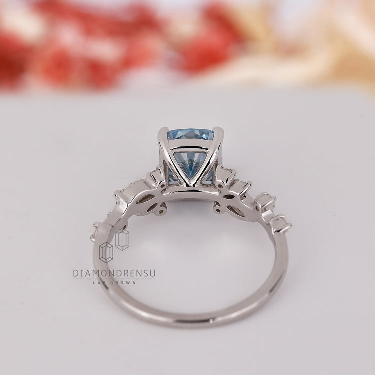White gold ring with a sleek, polished finish.
