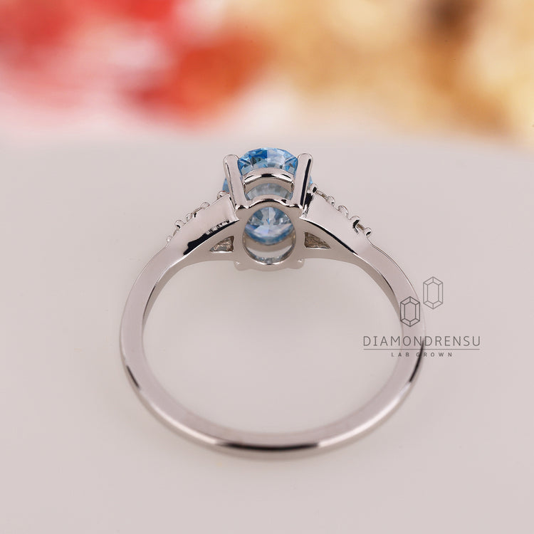 Lab Grown Diamond placed in a 4 prong setting.
