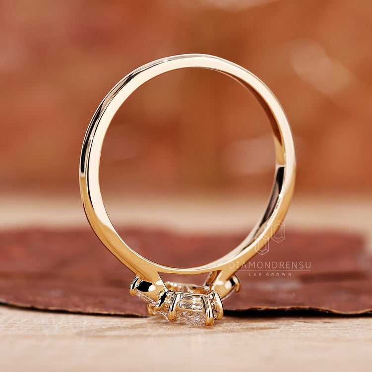 Lab Grown Diamond in IGI certified design.
