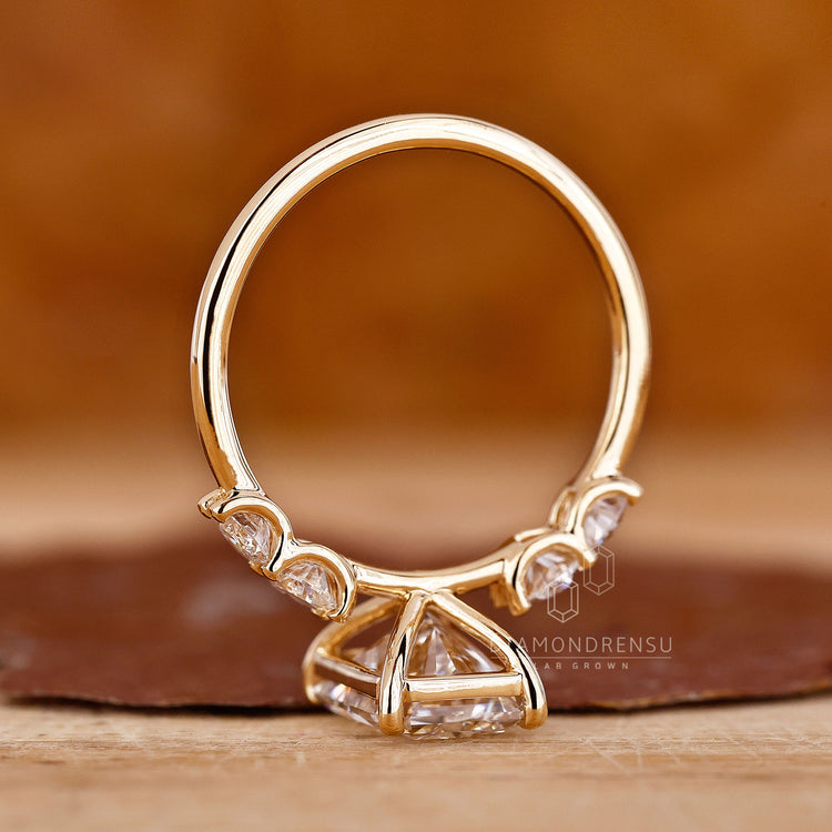 Buy Engagement ring with radiant diamond engagement ring.
