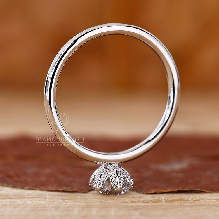 customise ring with round cut solitaire ring style.
