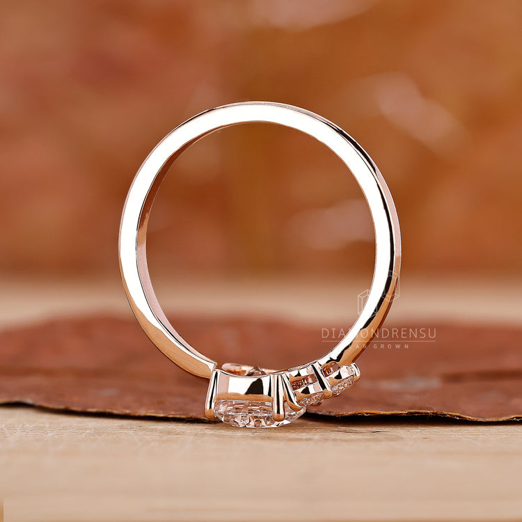 customise ring with 4 prong setting style.
