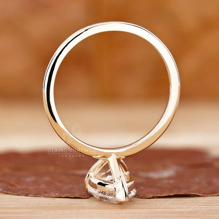 Unique yellow gold pear diamond ring.
