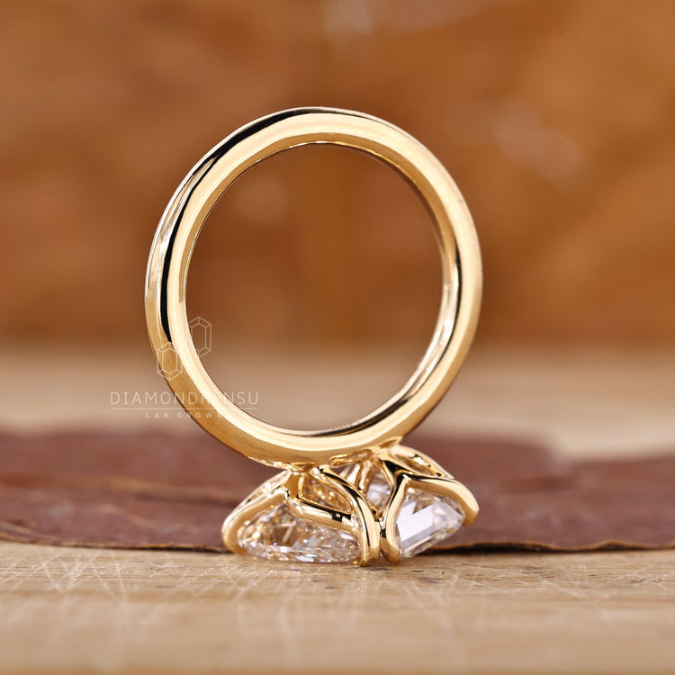 Customise ring using toi et moi engagement ring.
