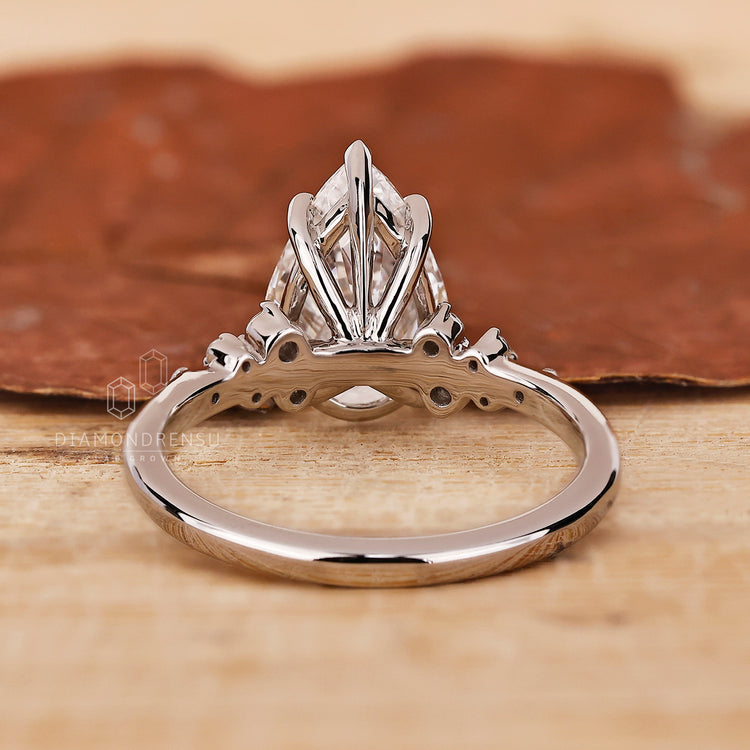 Lab grown diamond placed in IGI certified ring.

