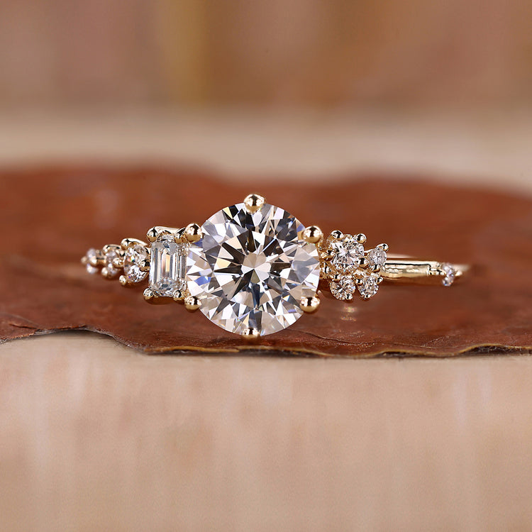 Round cut diamond ring with muse setting style.
