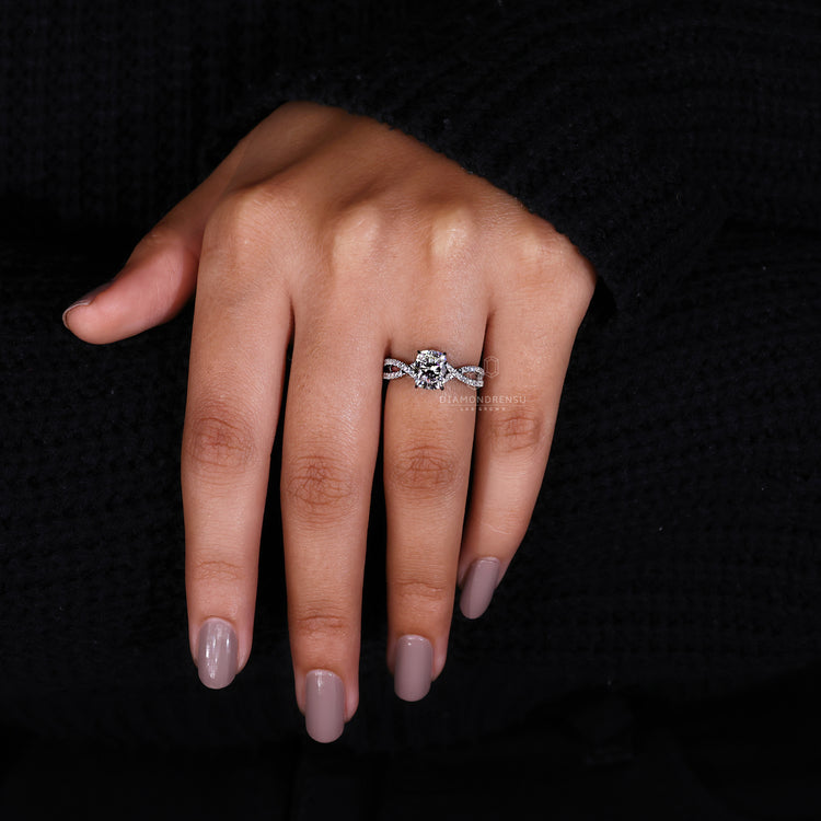 Lab Grown Diamond in round cut pave band.
