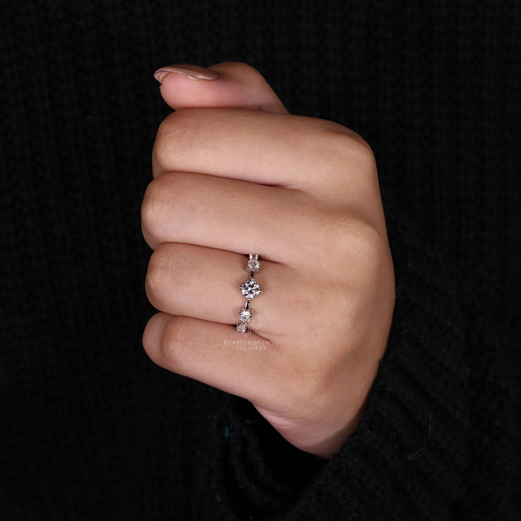 IGI certified handmade ring in 5 stone style.
