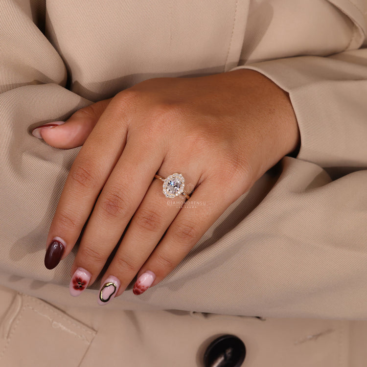 Customise ring using round side diamonds.
