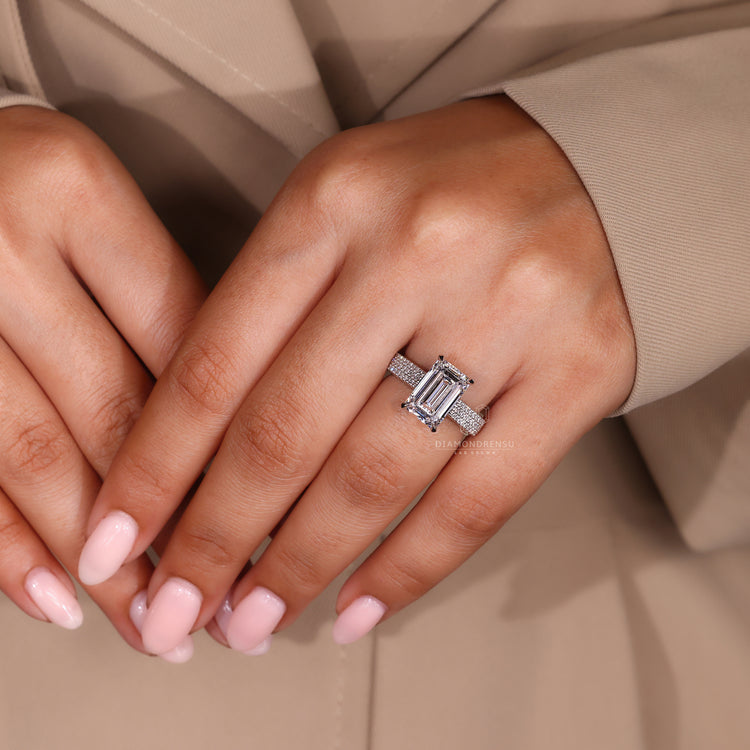 4 claw prong setting holding IGI certified diamond.
