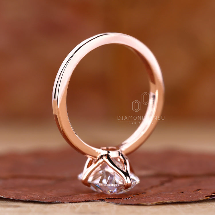 Buy Engagement ring in solitaire diamond engagement ring style.
