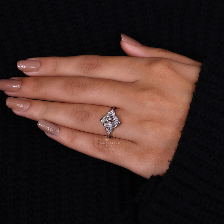 7 stone diamond ring in white gold ring setting.
