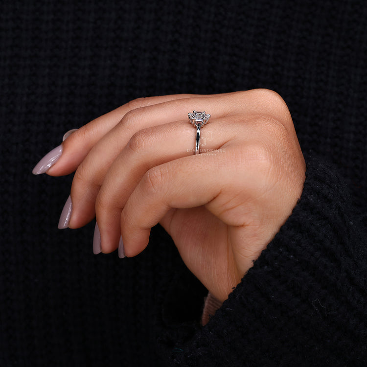 Customise ring with white gold diamond ring.
