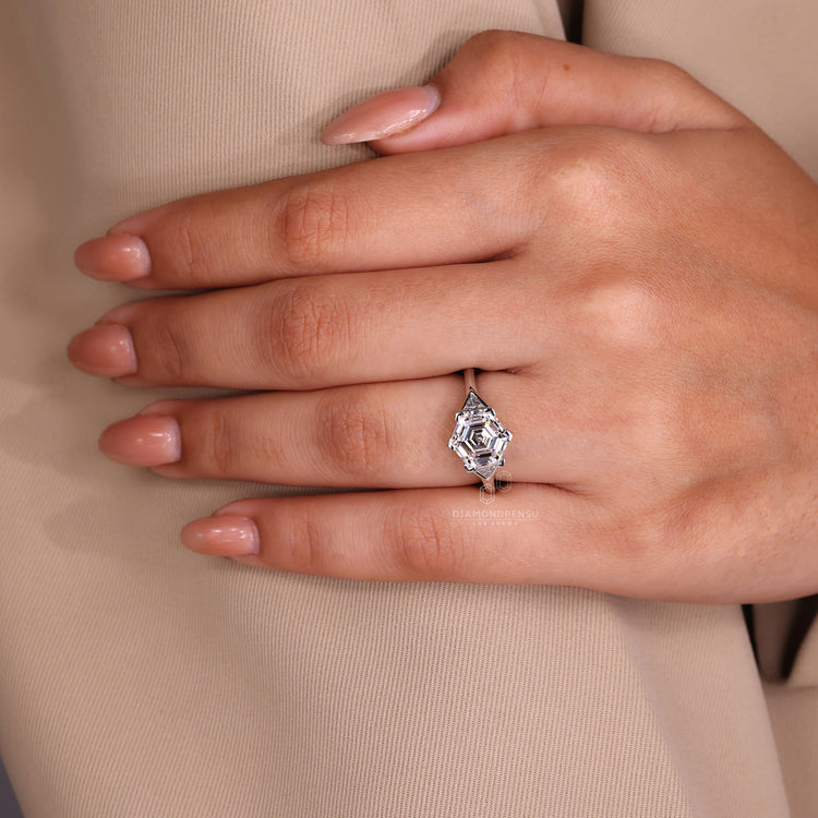Bezel setting ring has triangle side stone.
