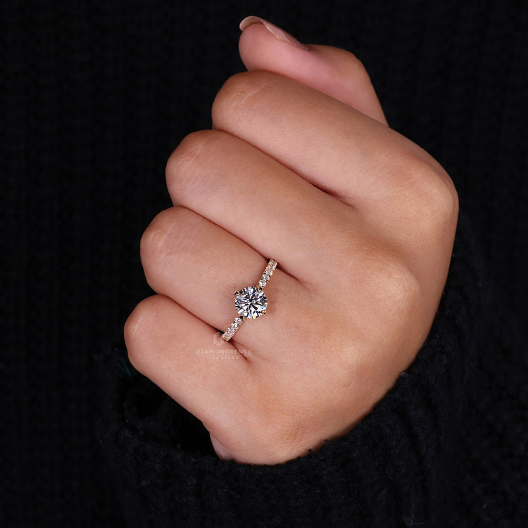 Pave ring setting in round cut pave setting.

