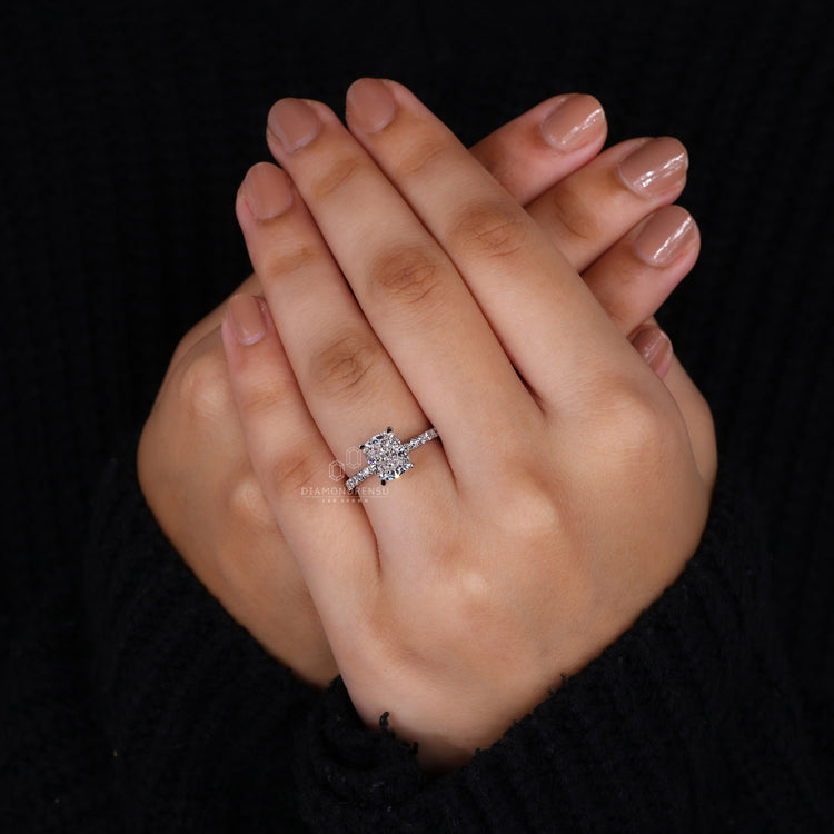 Customise ring with 4 claw prong setting design.
