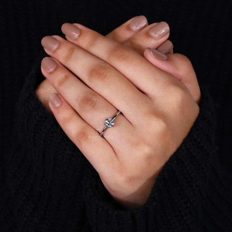 white gold engagement ring with round diamond ring detail.
