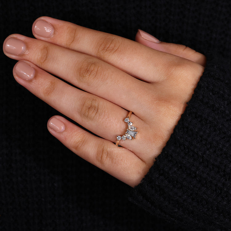 Diamondrensu AU wedding band and yellow gold band.