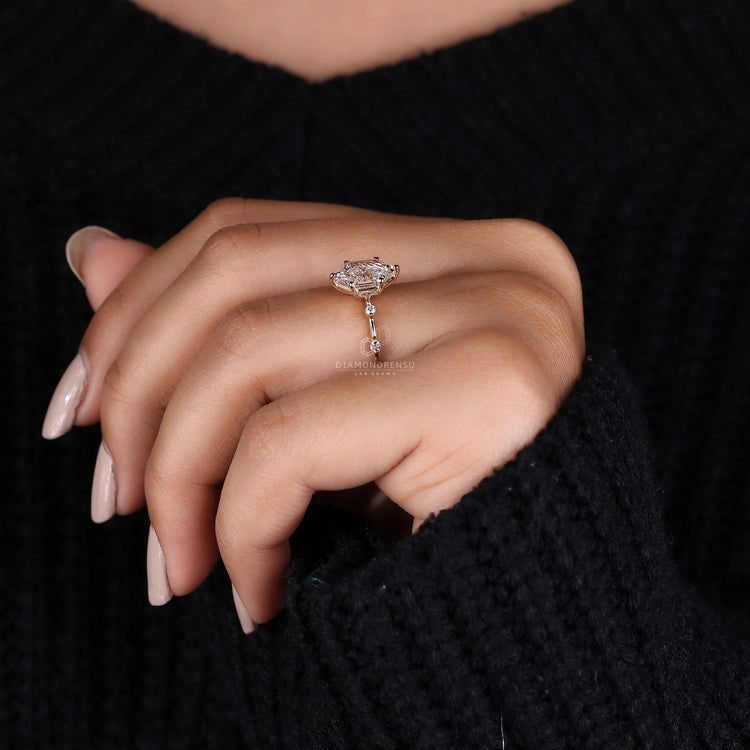 6 prong setting on yellow gold engagement ring.
