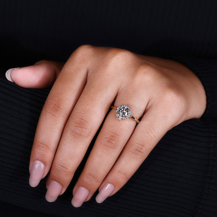 4 prong setting fits halo diamond engagement ring.
