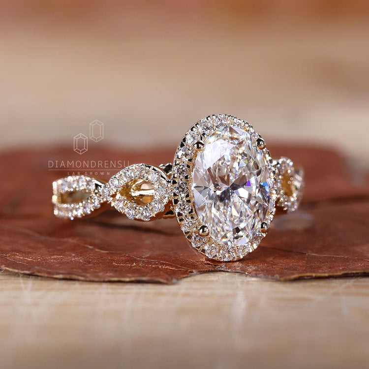Prong setting ring featuring an oval cut centre diamond.
