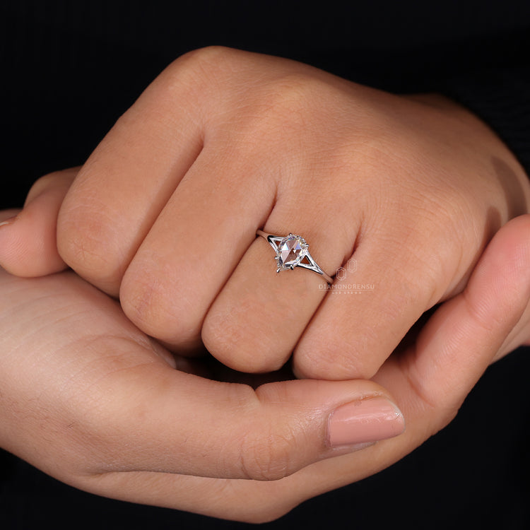 IGI certified handmade ring in white gold style.

