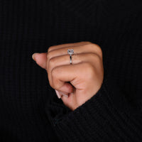 4 prong setting on round cut hidden halo ring.
