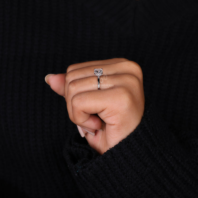 4 prong setting on round cut hidden halo ring.
