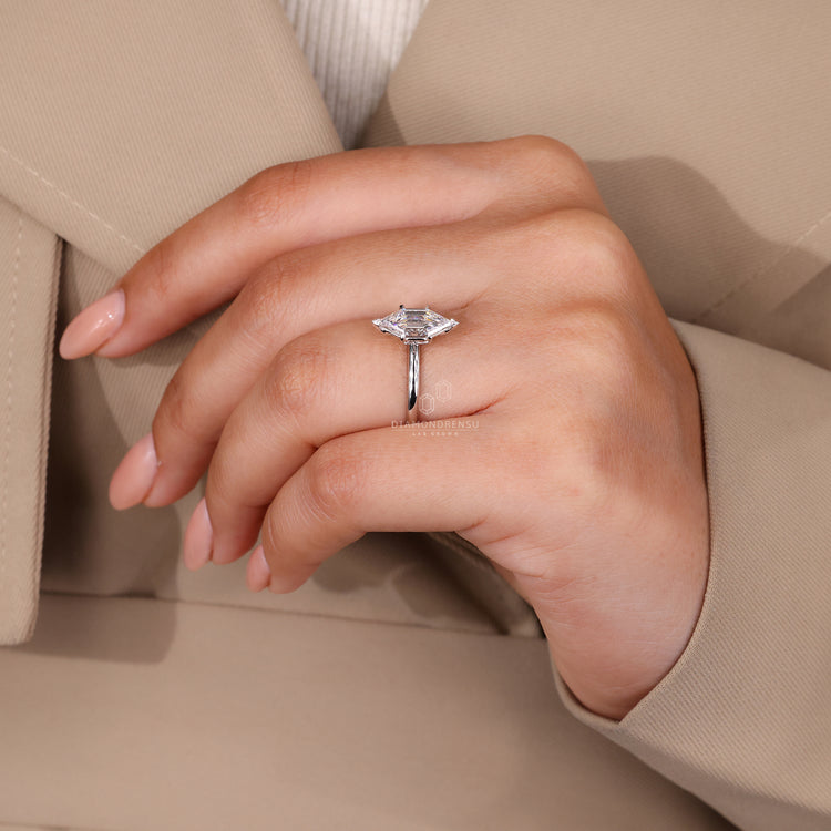 Customise ring using solitaire engagement ring.
