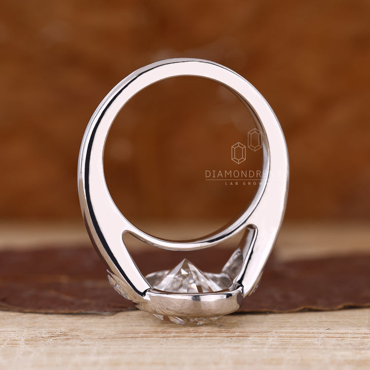 IGI certified oval cut diamond ring handmade.
