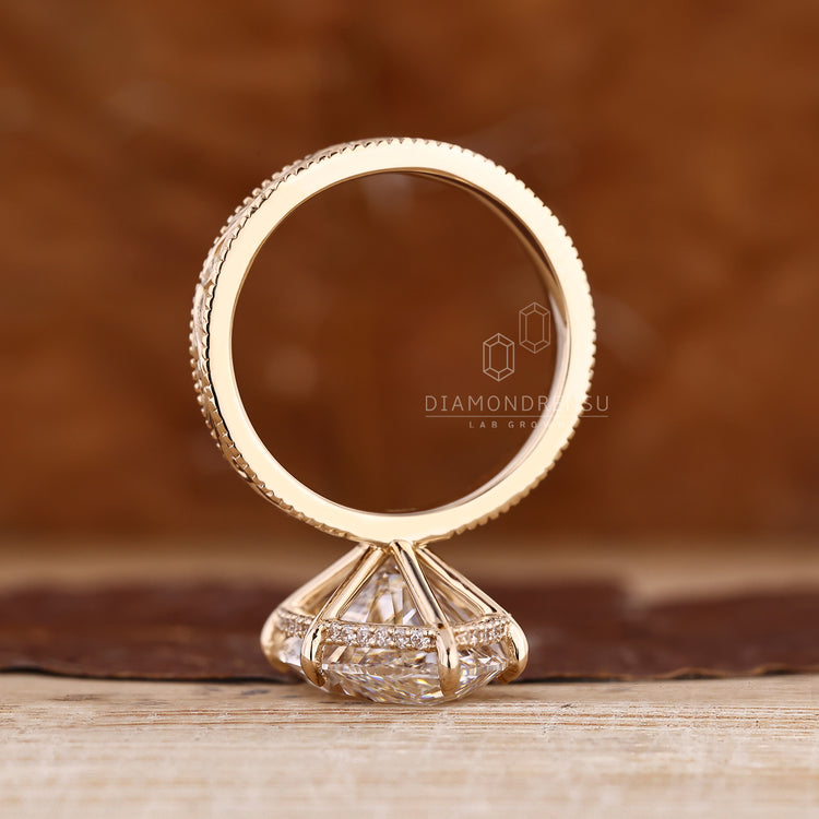 Lab grown diamond vintage engagement ring, IGI certified.