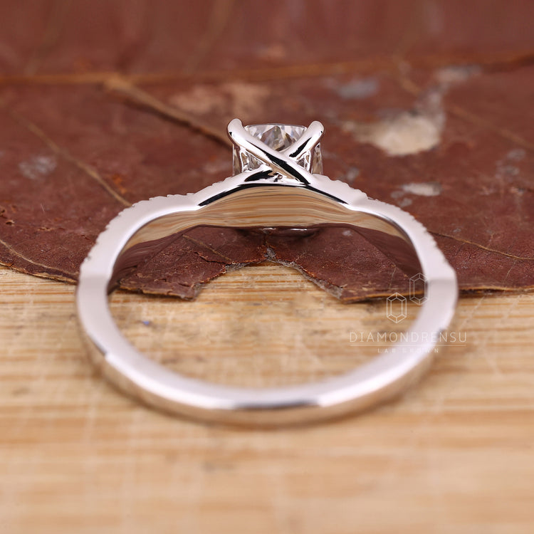 Lab Grown Diamond in 4 claw prong setting.
