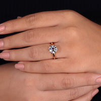 6 claw prong setting in white gold ring style.
