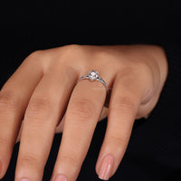 Claw prong setting in Buy Engagement ring.

