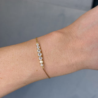 Gold bracelet with lab-grown diamonds
