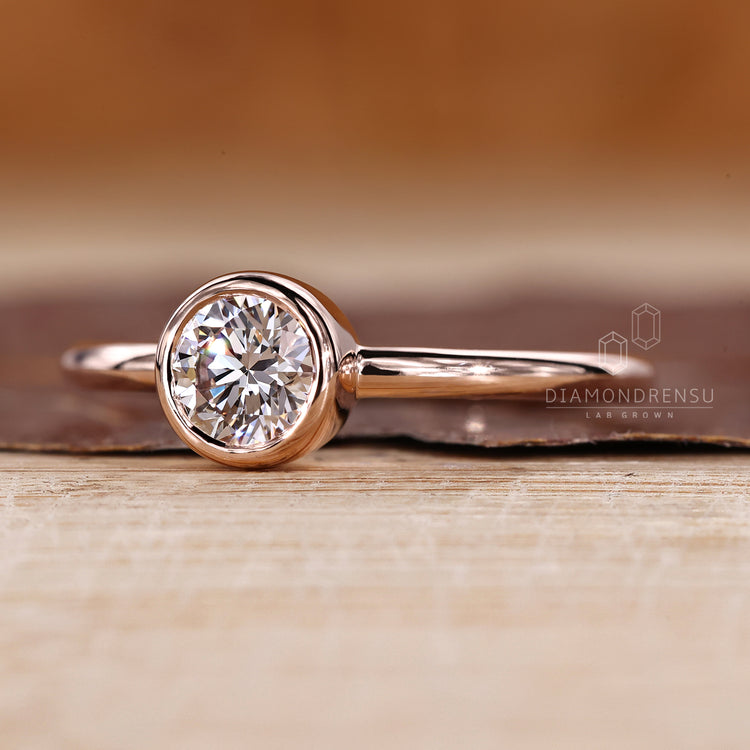 Diamondrensu AU handmade bezel set solitaire ring.
