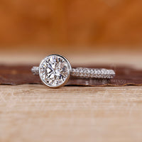 Diamondrensu AU handmade bezel diamond ring.
