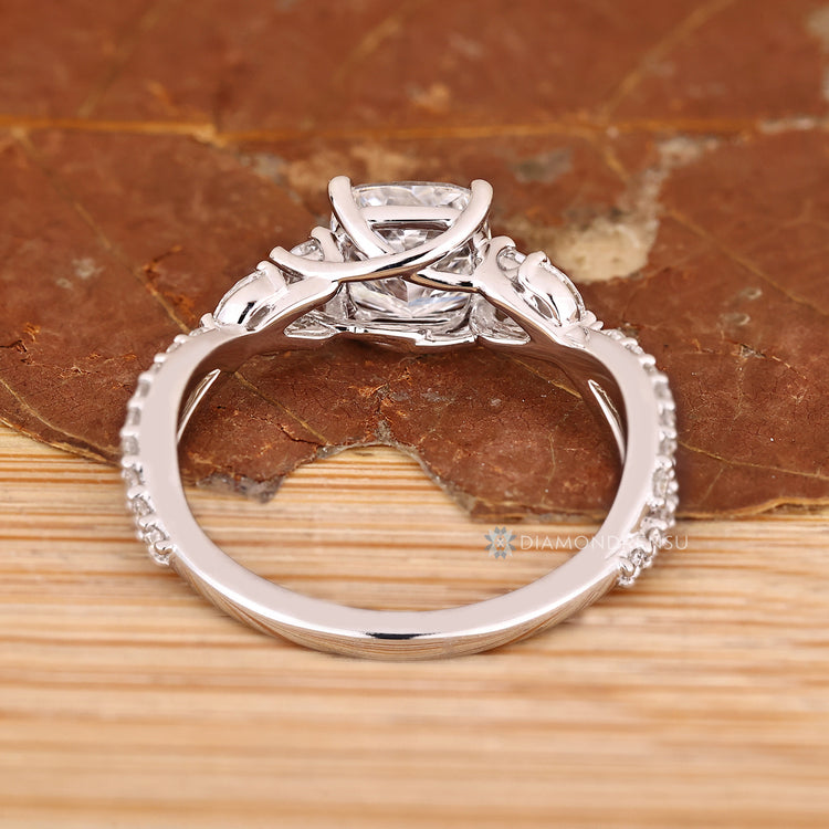 Cushion cut ring trellis setting design.