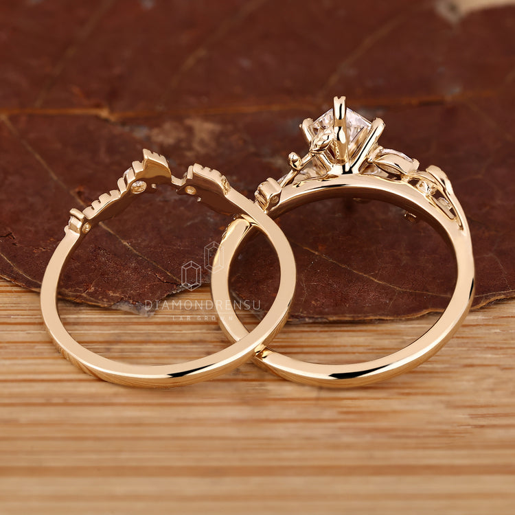 Dutch marquise ring with leaf style prongs