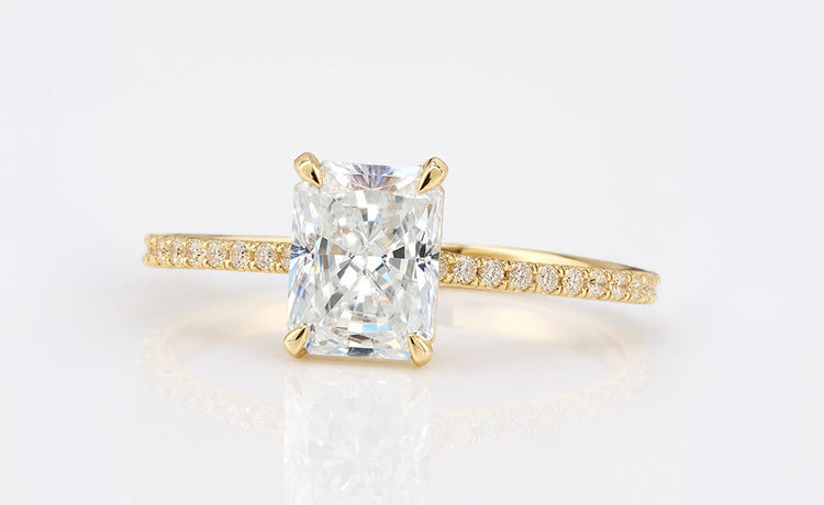 Bridal set with a matching engagement ring and wedding band in solid gold