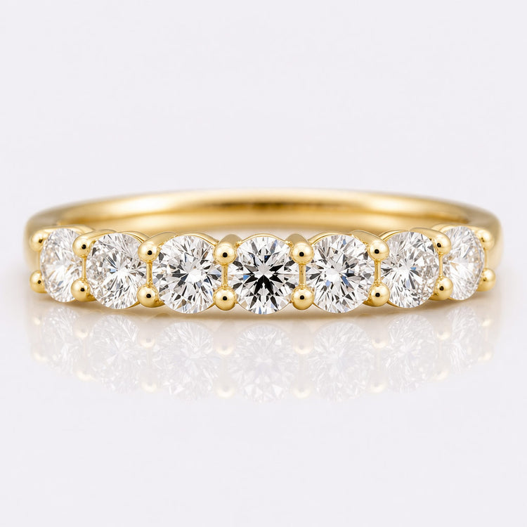 Round cut lab grown diamond wedding ring in solid gold
