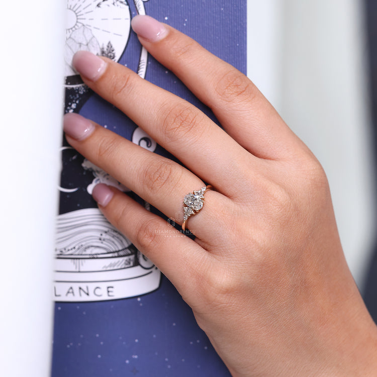 Oval cut ring muse setting four prong tapered shank.
