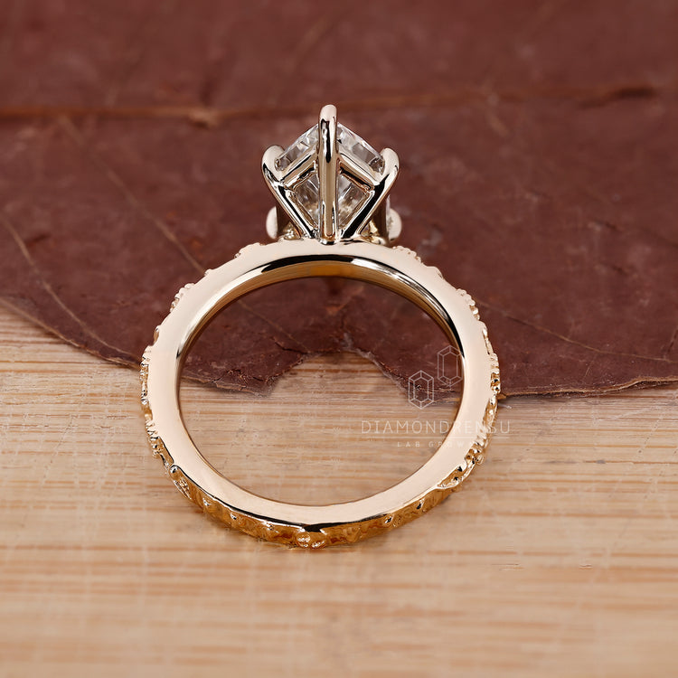 IGI certified marquise diamond ring sunflower style.
