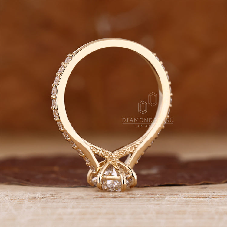 Elegant Dutch marquise diamond ring with filigree style.
