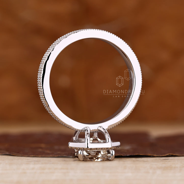 IGI certified coffin diamond ring milgrain setting.
