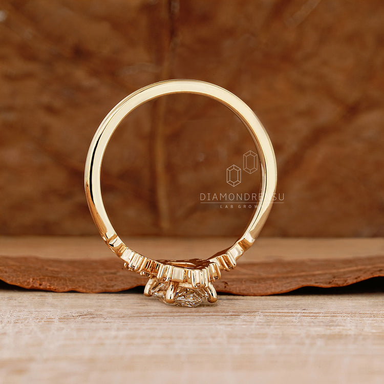 Marquise ring round side stones prong setting.