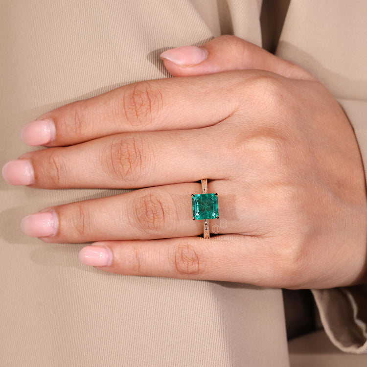 Diamondrensu AU Asscher emerald ring art deco style.
