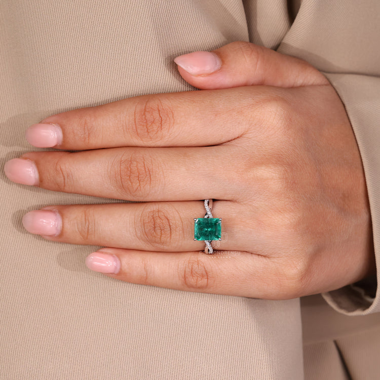 Emerald gemstone ring in a classic twisted shank style.
