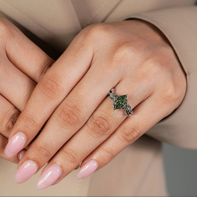Handmade Dutch marquise ring with nature inspired details.